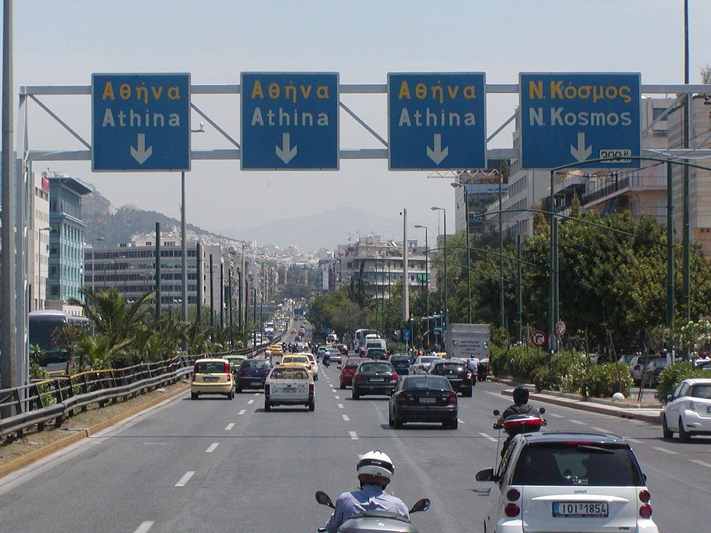 Πρώτοι στην Ευρώπη οι Έλληνες στην έρευνα για το πόσες ώρες την εβδομάδα περνούν στον δρόμο